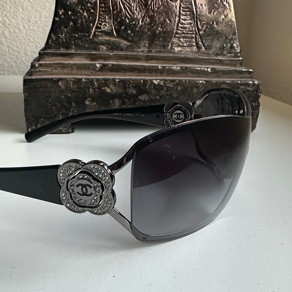CHANEL Black Sunglasses with Silver Floral Detail